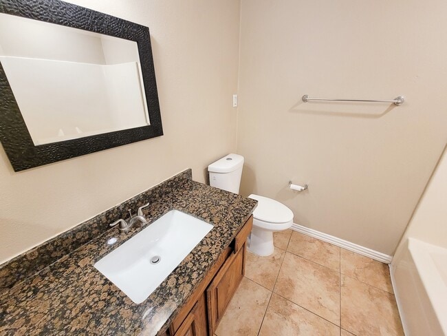 Building Photo - 10010 Sagecanyon Dr