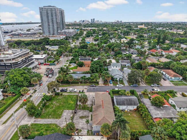 Building Photo - 409 47th St