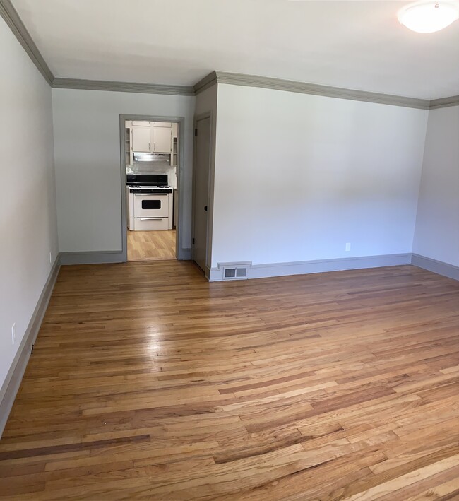 Building Photo - 552 Mellview Ave SW