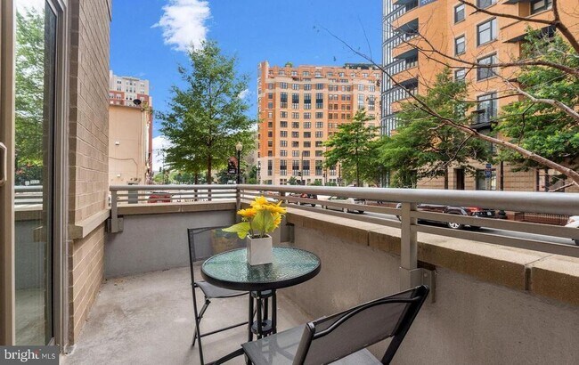 Building Photo - 811 4th St NW