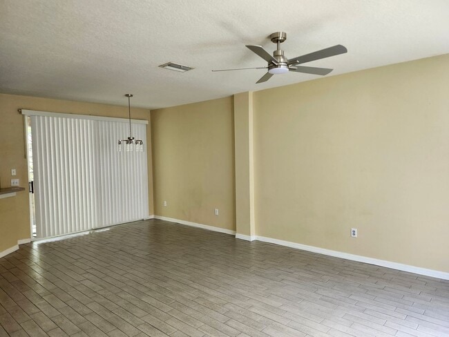 Building Photo - Townhome Near MLK and I-75