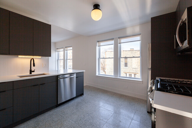 Building Photo - 2313 N Albany Ave