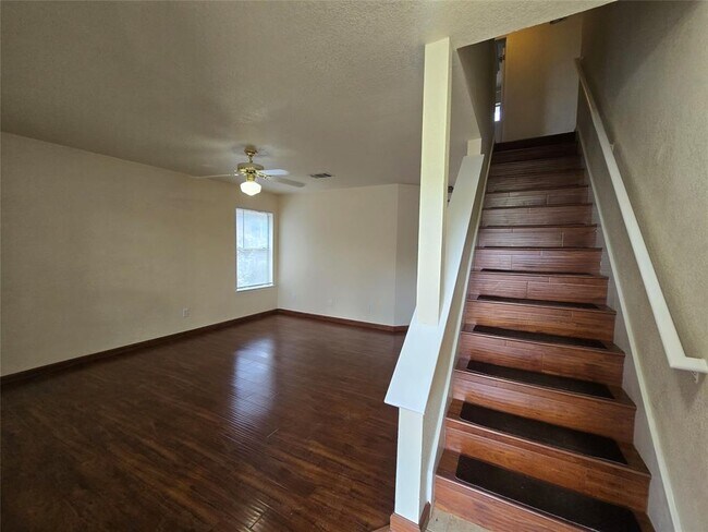 Building Photo - 505 Shant St