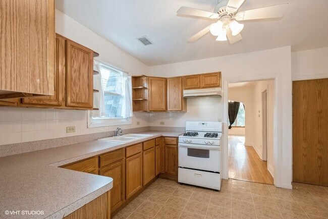 Building Photo - 5639 N Karlov Ave