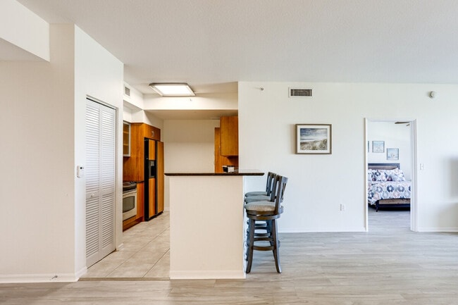 Building Photo - 802 W Windward Way