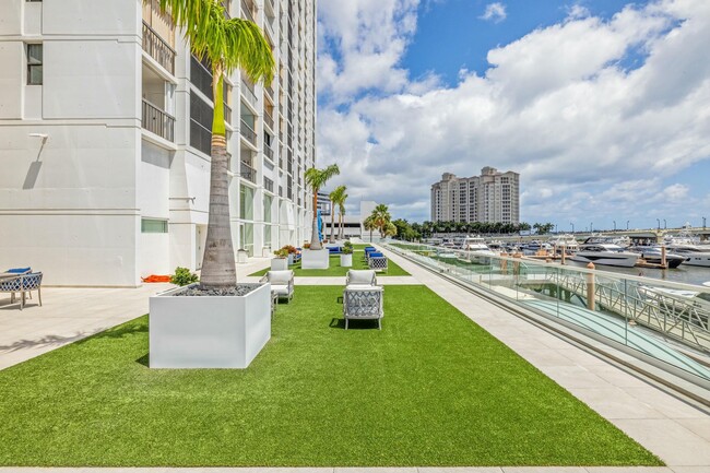 Building Photo - 400 N Flagler Dr
