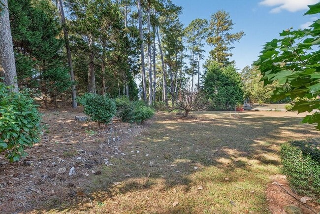 Building Photo - 249 Russell Rd