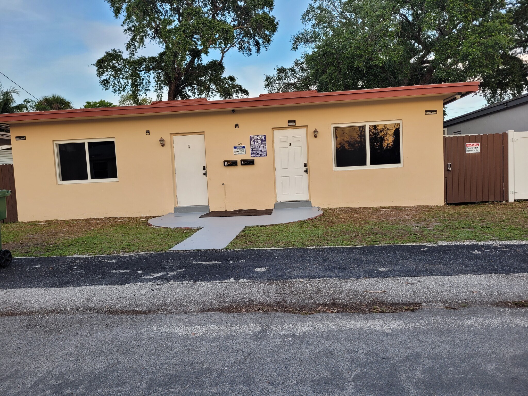 Building Photo - 129 SE 2nd Ter