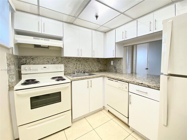 Building Photo - 6830 Indian Creek Dr