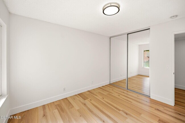 Building Photo - 974 Quarterhorse Ln