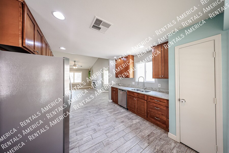 Building Photo - 3922 W Morelos St