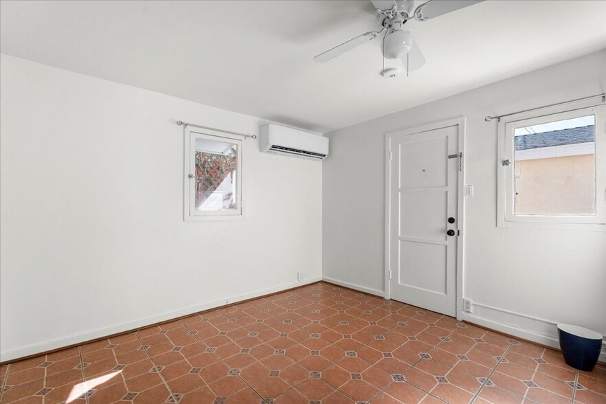 Building Photo - 4044 Huron Ave