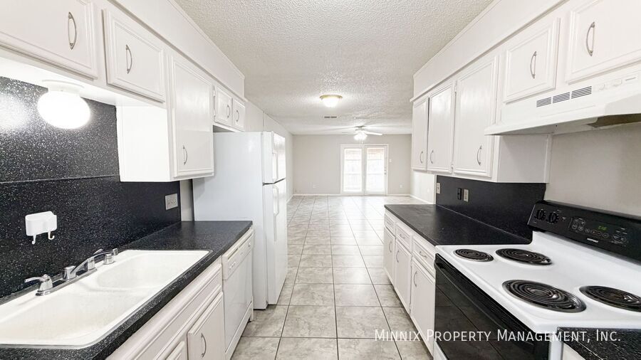 Building Photo - 7303 Ave X-103