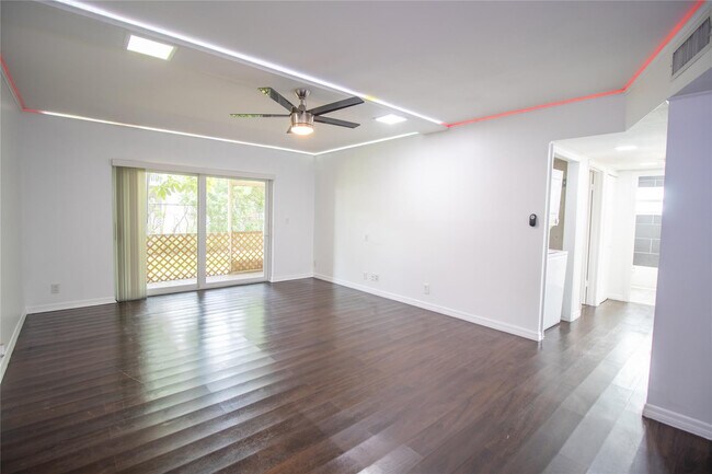 Building Photo - 8401 Royal Palm Blvd