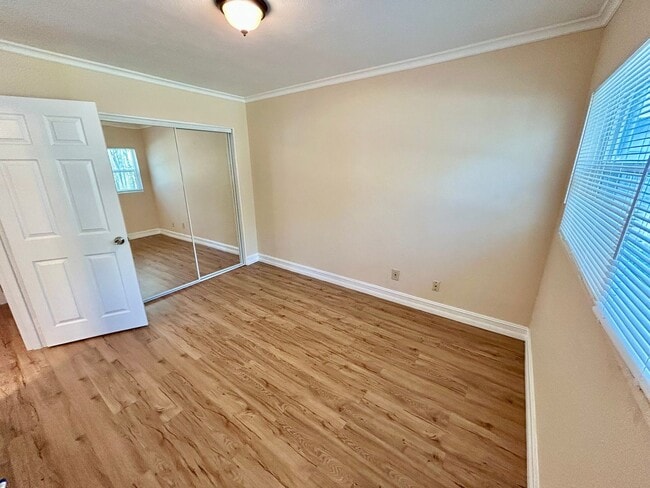Building Photo - Gorgeous updated 2-bedroom 2-bath home wit...