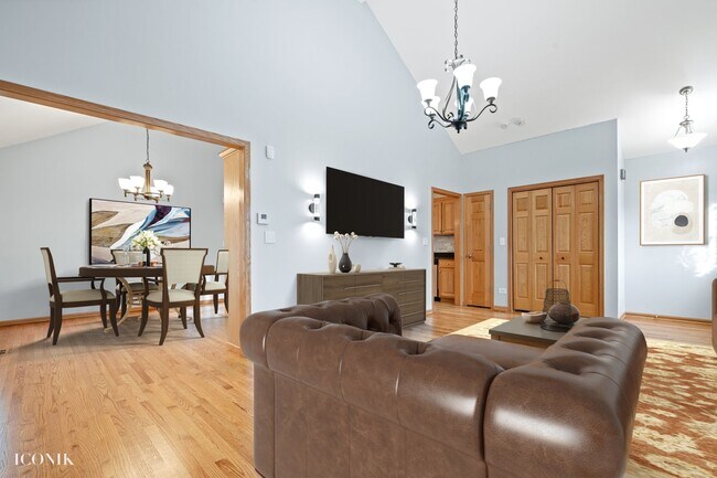 Building Photo - 5614 S Moody Ave