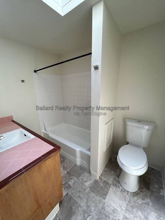 Building Photo - 1802 NW 89th St