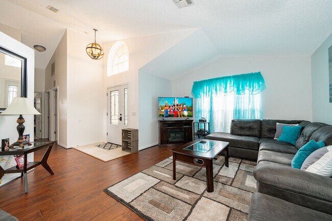 Building Photo - 2424 Hybrid Dr