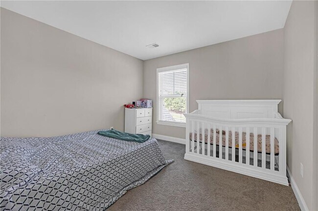Building Photo - 1645 Hillcrest Dr
