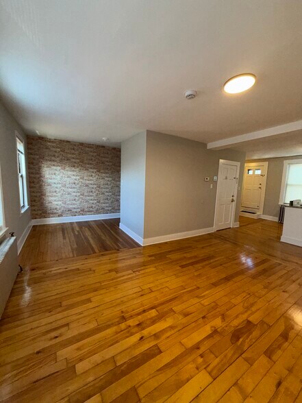 Building Photo - 39 Beacon St