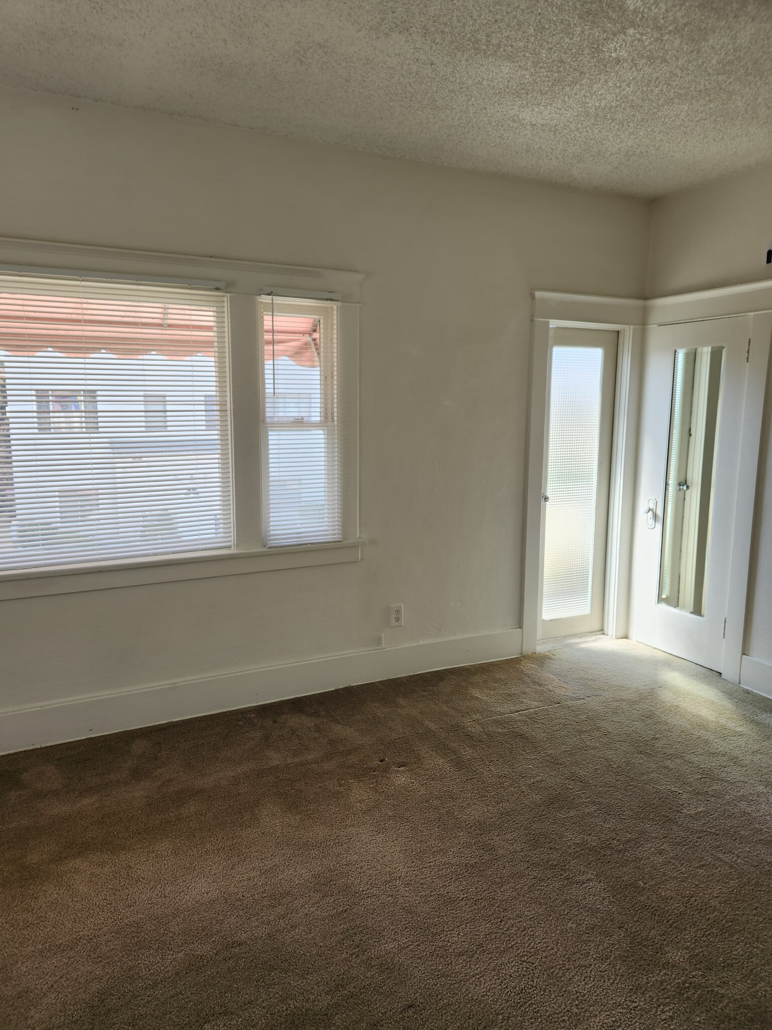 Livingroom - 304 N Colorado Pl