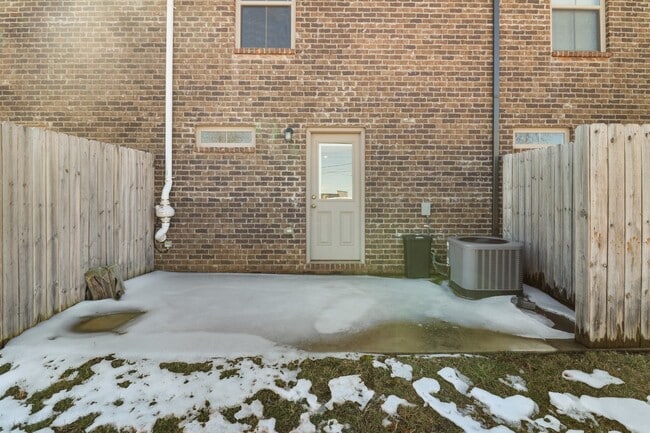 Building Photo - 1000 Henry Pl Blvd