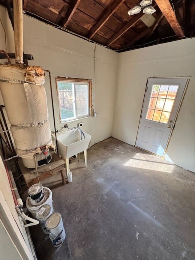 Building Photo - Recently Remodeled Home