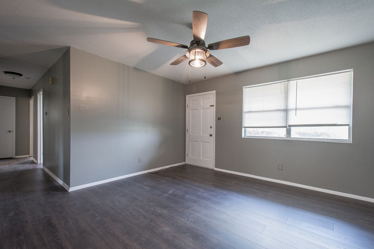 Building Photo - 1811 Linda Ln