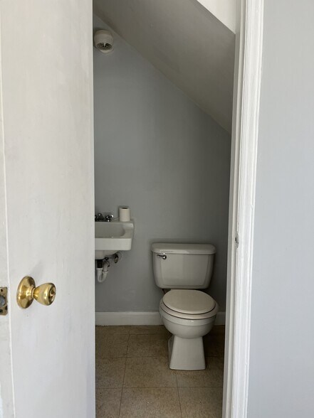 Building Photo - 2621 Dr Carver Rd