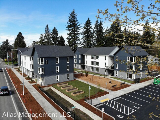 Building Photo - 468 SE 202nd Ave