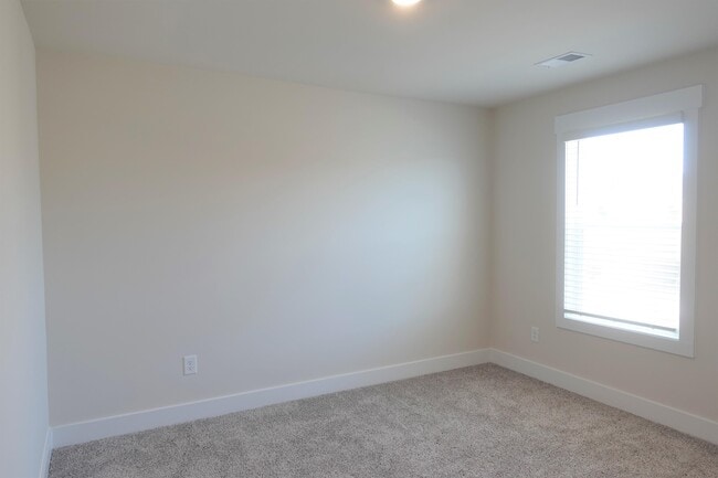 Building Photo - 100 Boren Wy