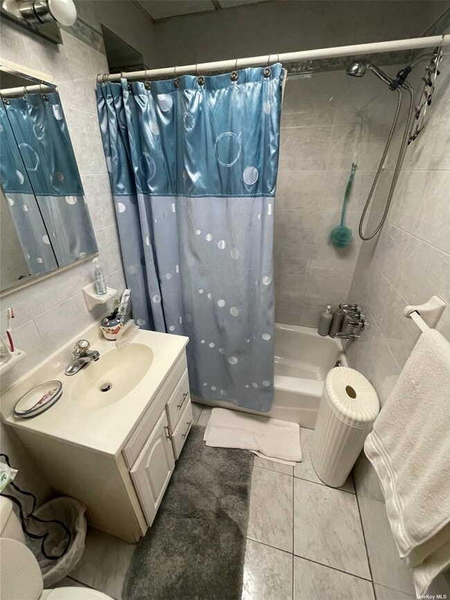 Building Photo - 65-02 Hull Ave