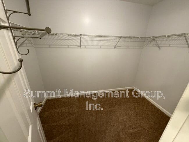 Building Photo - 1528 St Dunstans Rd