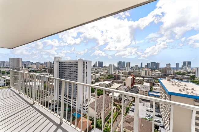 Building Photo - Makiki - Wilder Regent 2 bed, 2 bath, 1 pa...