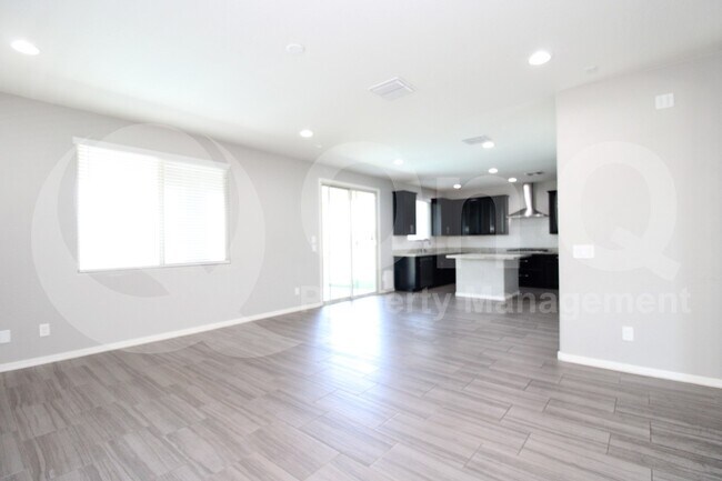 Building Photo - 2100 E Wisteria Dr