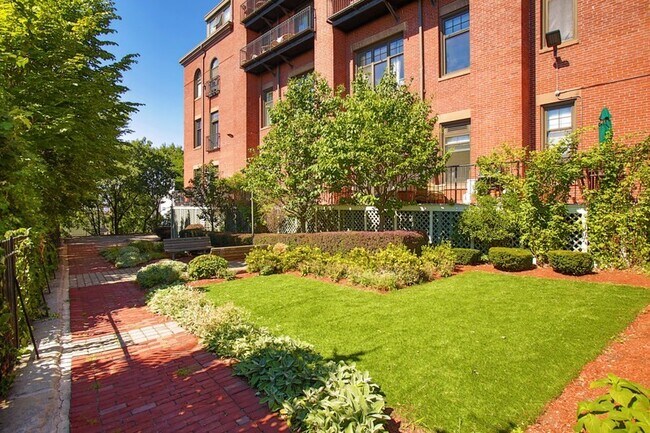 Building Photo - 342 Bunker Hill St