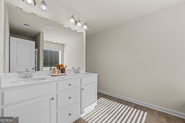 Building Photo - 550 Buxton Rd