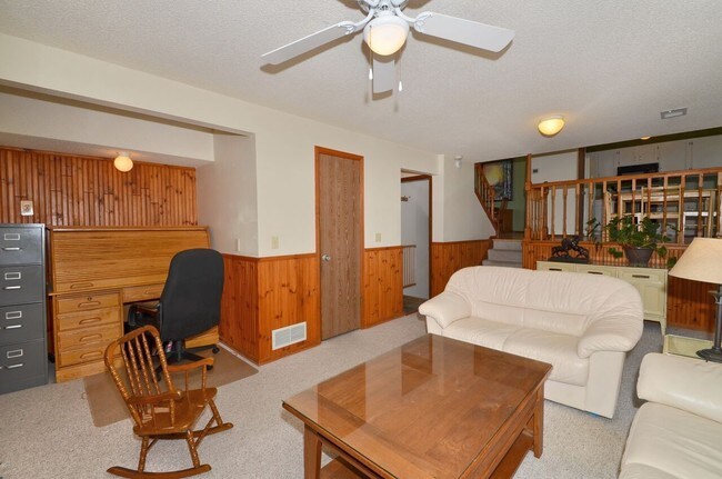 Building Photo - Fantastic 4BR, 3.5BA! Deck, FP, great yard, location!! (Regal)