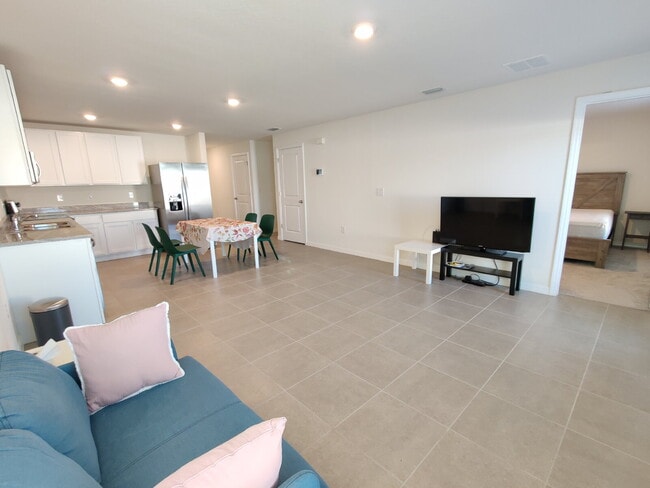 Building Photo - 3210 Suncoast Plains Dr