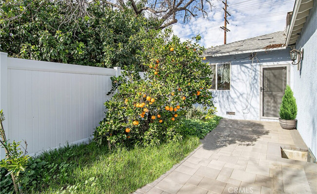 Building Photo - 21016 Saticoy St