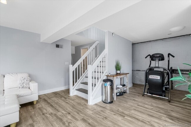 Building Photo - 4 Candlewood Birches