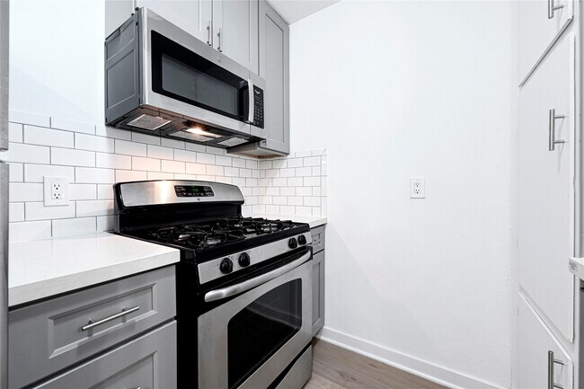 Primary Photo - 5718 Eskridge St