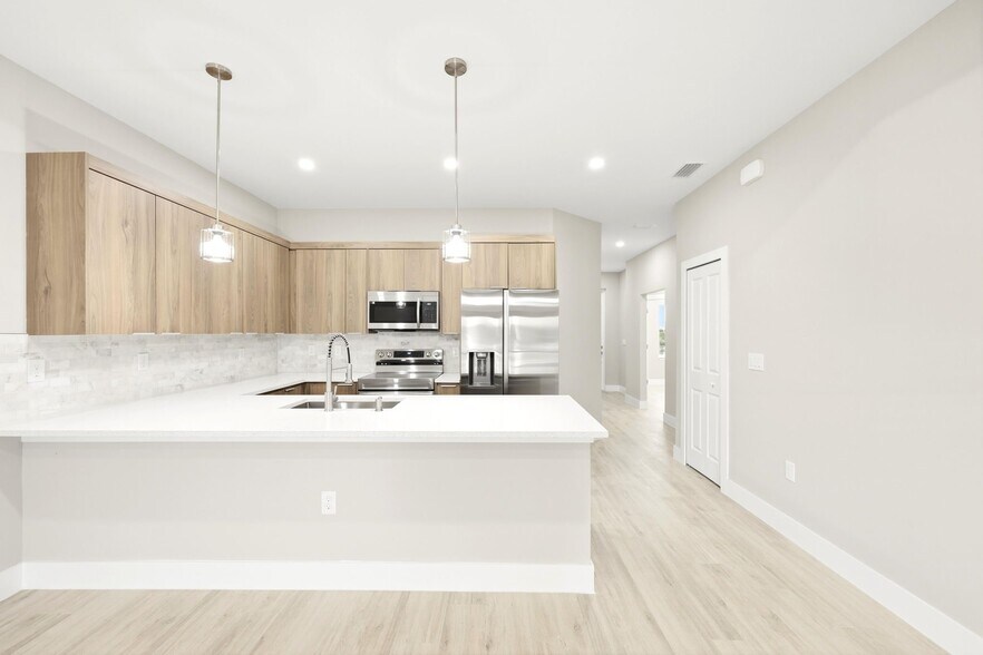 Building Photo - 4700-4702-4702 22nd St SW
