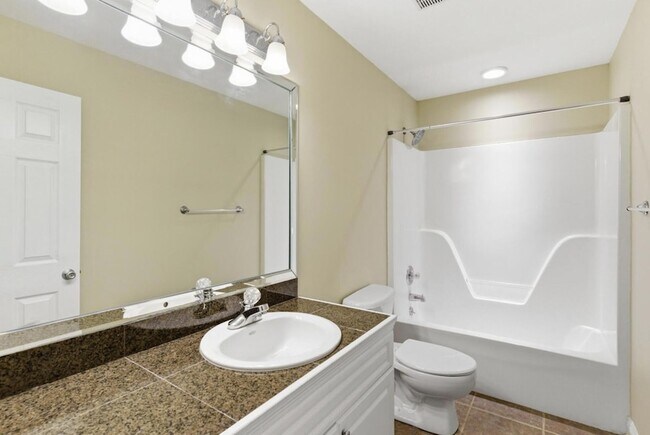 Building Photo - 44 Bridgefield Ct