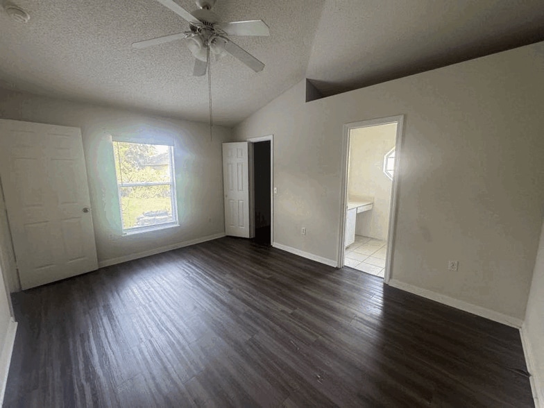 Building Photo - 236 Rontunda Dr