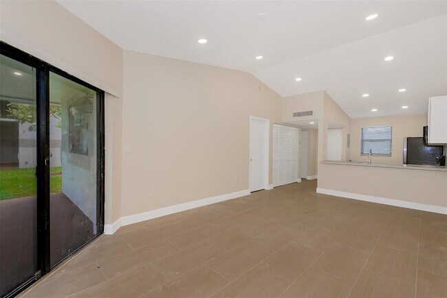 Building Photo - 9951 Nob Hill Pl