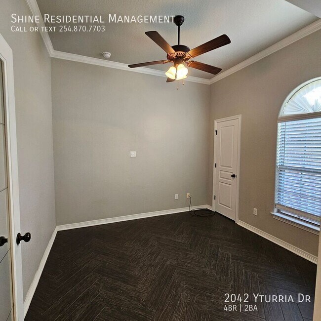 Building Photo - 2042 Yturria Dr