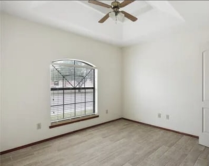 D=BEDROOM - 2000 Circle Dr