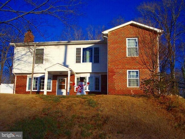 Primary Photo - 7213 Adelphi Rd