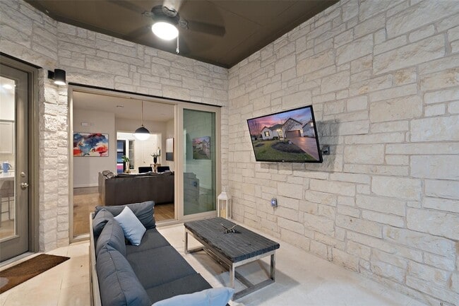 Building Photo - 216 Vista Village Cove